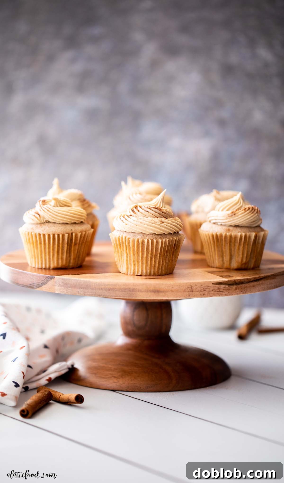 snickerdoodle cupcakes on wooden cake stand