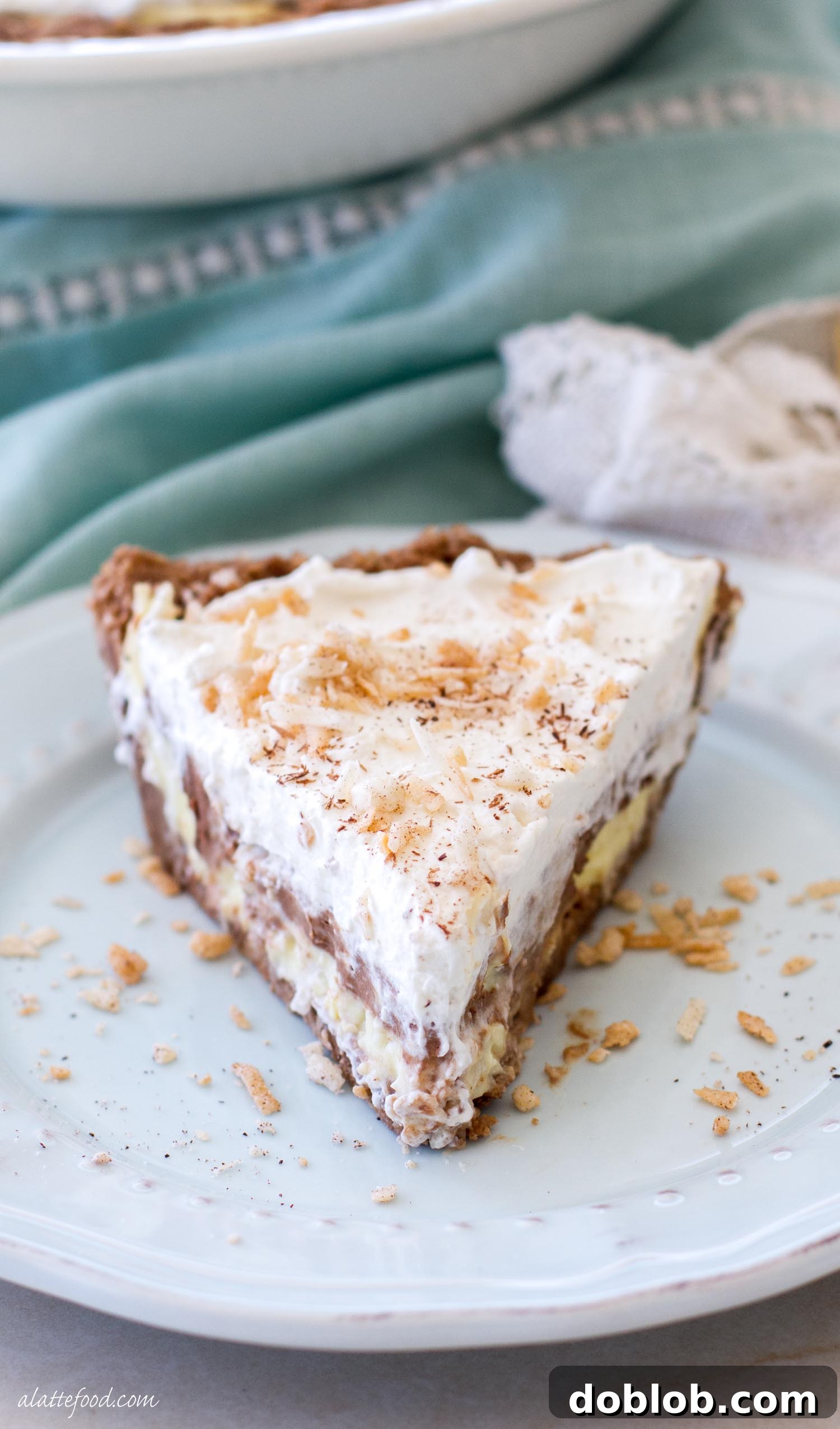 A vibrant display of E.L. Fudge Keebler cookies, scattered around a pie plate, highlighting the key ingredient for the crust.