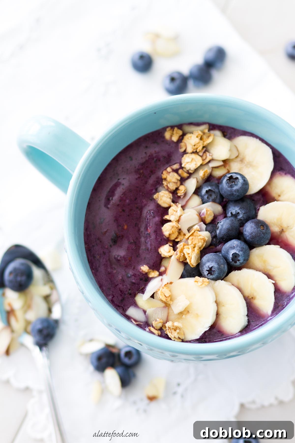 This healthy smoothie bowl is made with mixed berries, Greek Yogurt, and almond milk. With blueberries, bananas, almonds, and granola as toppings, this easy smoothie bowl recipe is the ultimate breakfast of champions.